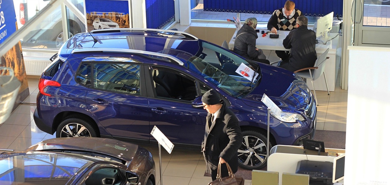 Петербуржцы в марте активно раскупали новые машины