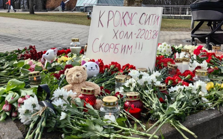 В Латвии запрещено приближаться к Посольству РФ: солидарность с погибшими - 