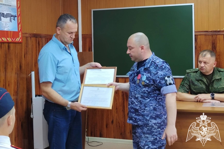 Росгвардейцы провели встречу с кадетами и силовыми структурами в Дзержинском районе