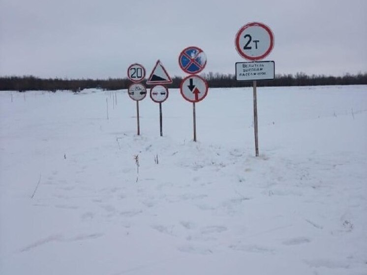 В Александровском районе Томской области строят ледовую переправу через Обь