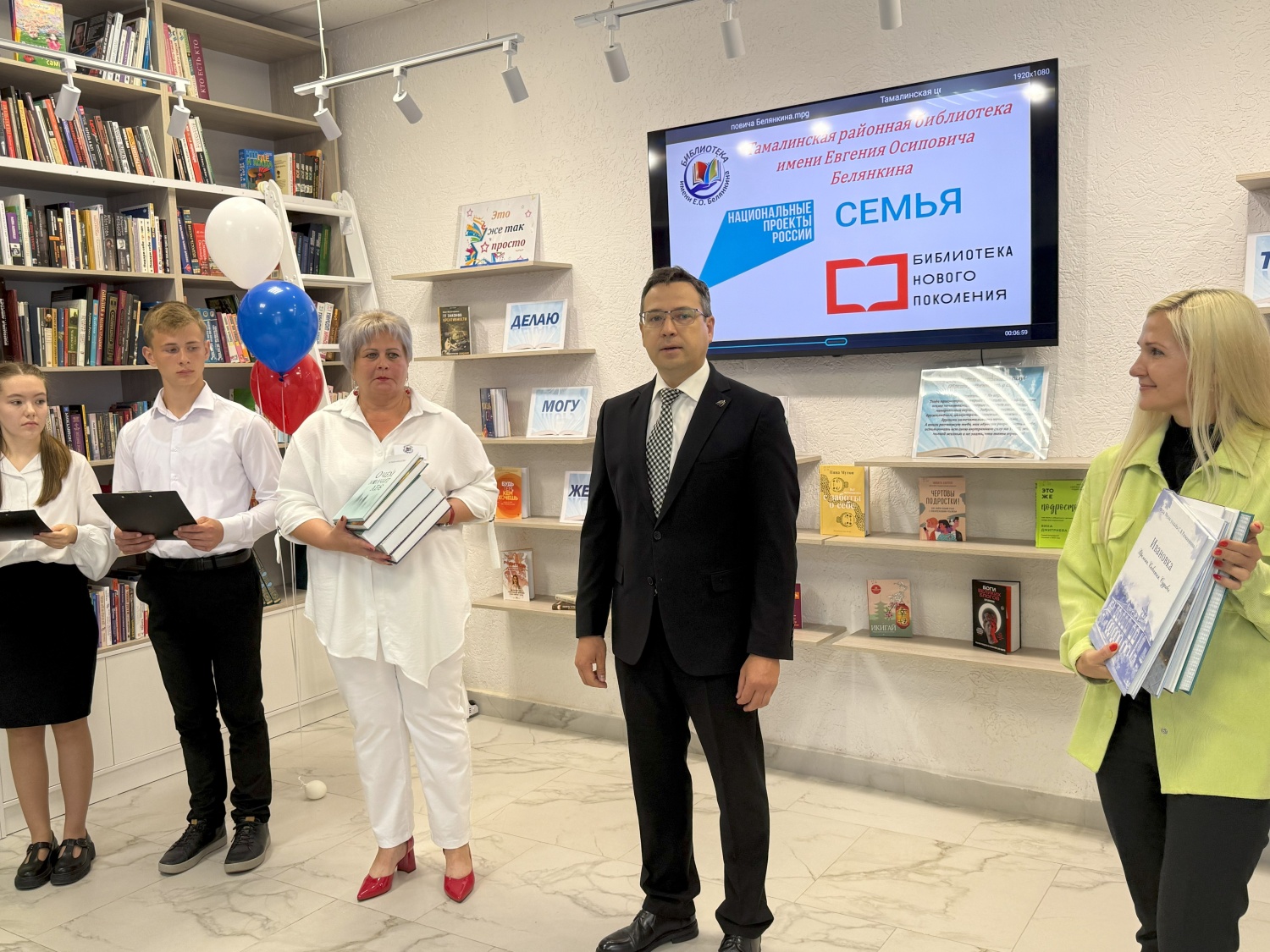 Нацпроект «Семья»: в Тамале открылась модельная библиотека 