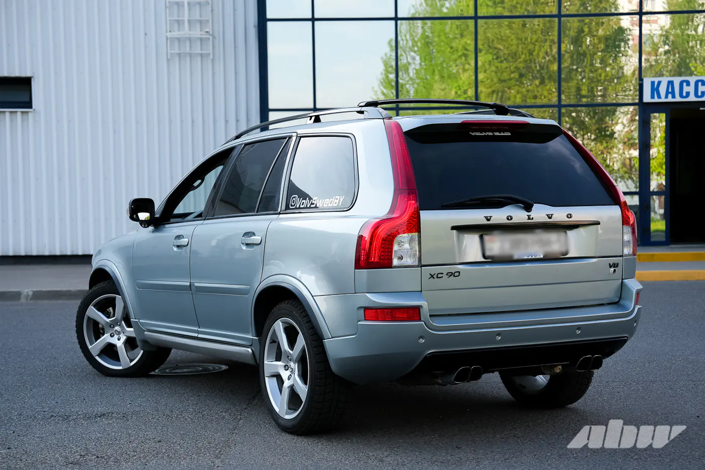 «Эта машина провоцирует своей мощностью»: история редкого Volvo XC90 с мотором V8