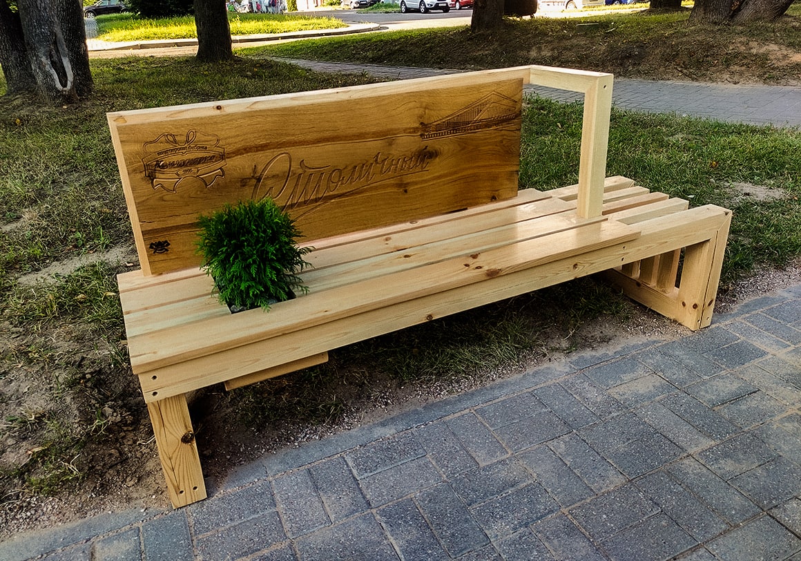 Скамейка лев. Много скамей. Большие лавочки. Скамейки для парка и сквера. Много скамей.