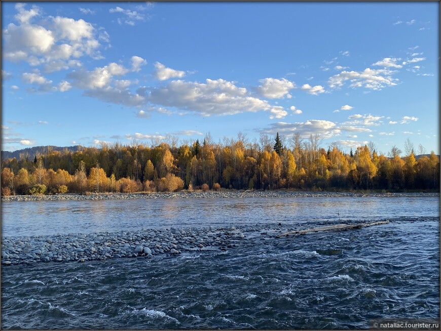 «Осенние краски Уймонской долины». Прощальный день: на гору Маяк с закрытыми глазами, посиделки на берегу Катуни и у костра в ночи 