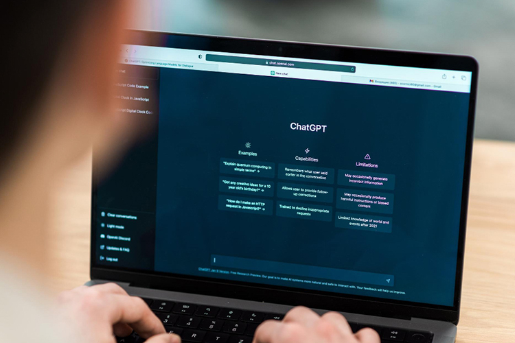 Совокупный трафик на ИИ-сервисы в России за 10 месяцев 2025 года увеличился в 6 раз