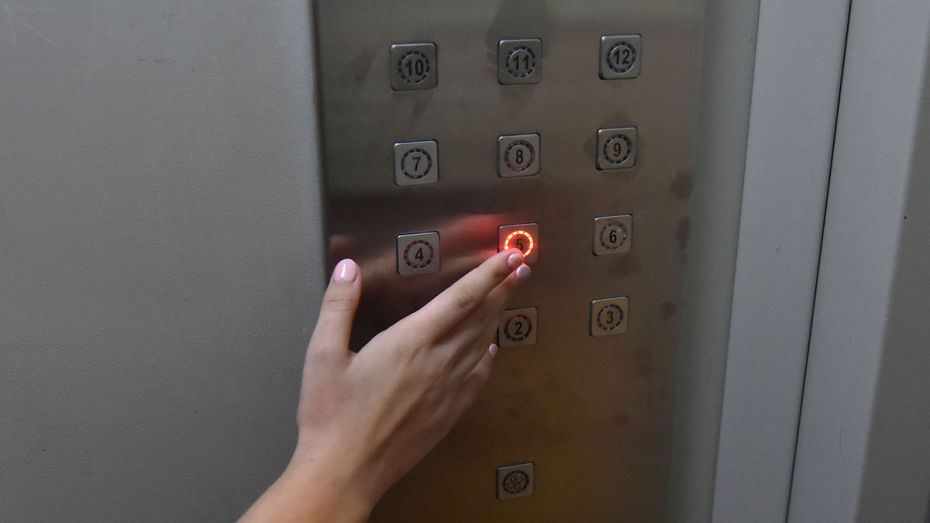 До 15 июля в воронежских многоэтажках установят 314 новых лифтов