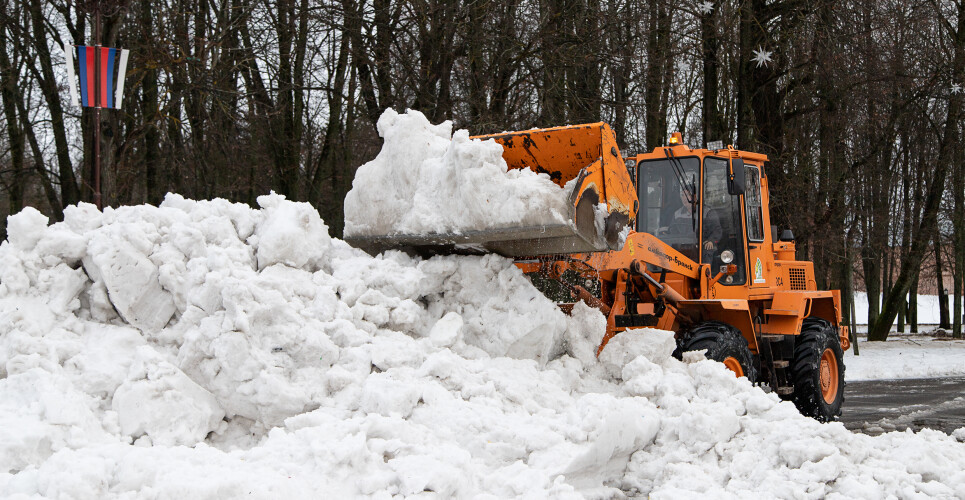 Из Великого Новгорода за зиму вывезли почти 74 миллиона килограмм снега