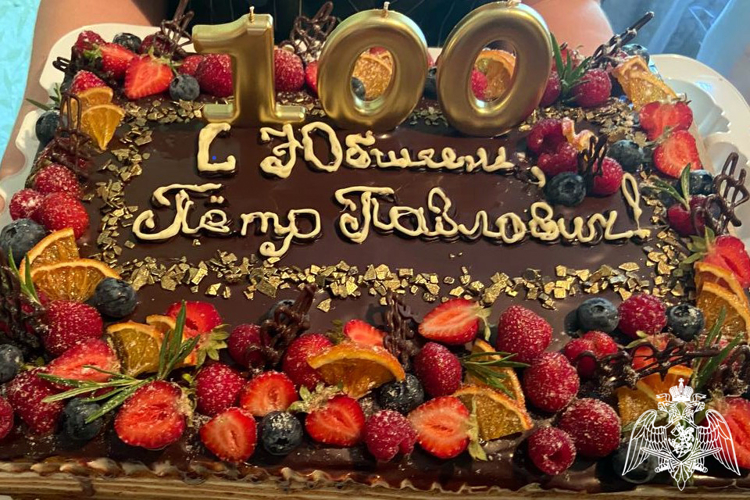 Росгвардейцы в Ростове-на-Дону поздравили ветерана Великой Отечественной войны со 100-летием (видео)