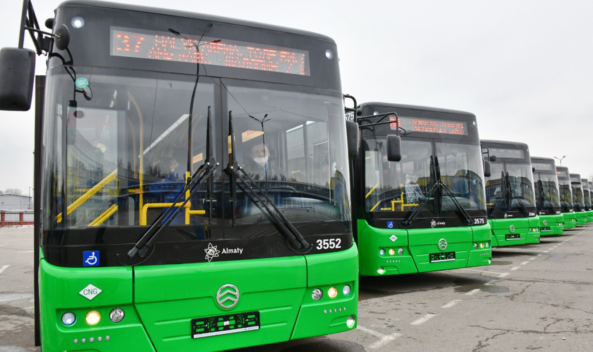 Алматы автобус 2024. Автобусы Алматы. Автобус на газовом топливе. 150 Автобус. 12 Метровый автобус.