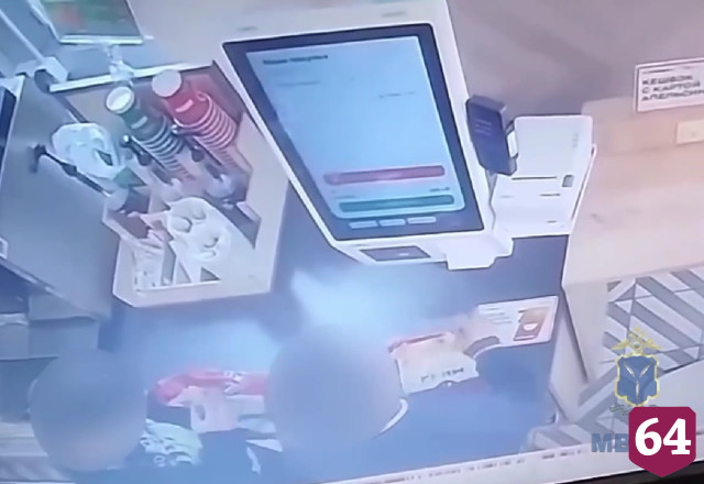 В Саратове школьники попали под статью за шопинг с чужой картой
