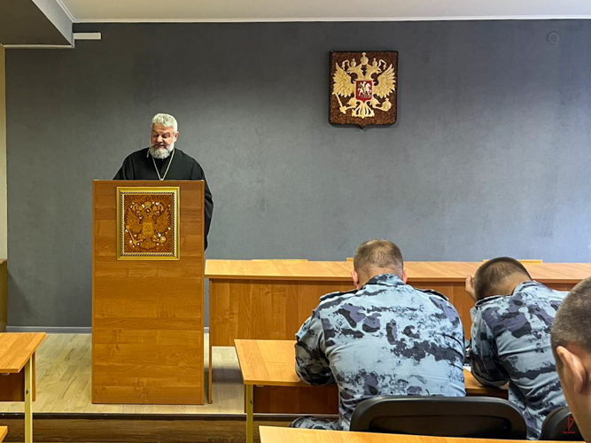 В День семьи, любви и верности калининградские Росгвардейцы встретились с настоятелем храма Георгия Победоносца