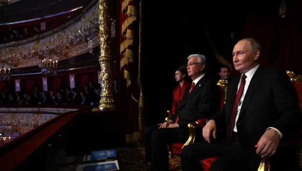 Путин и Токаев в Большом театре.