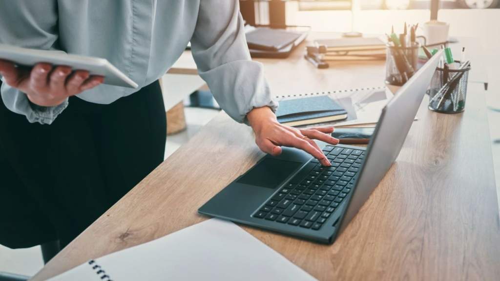 Как быстро взбодриться, если хочется спать: утром, на работе, днем