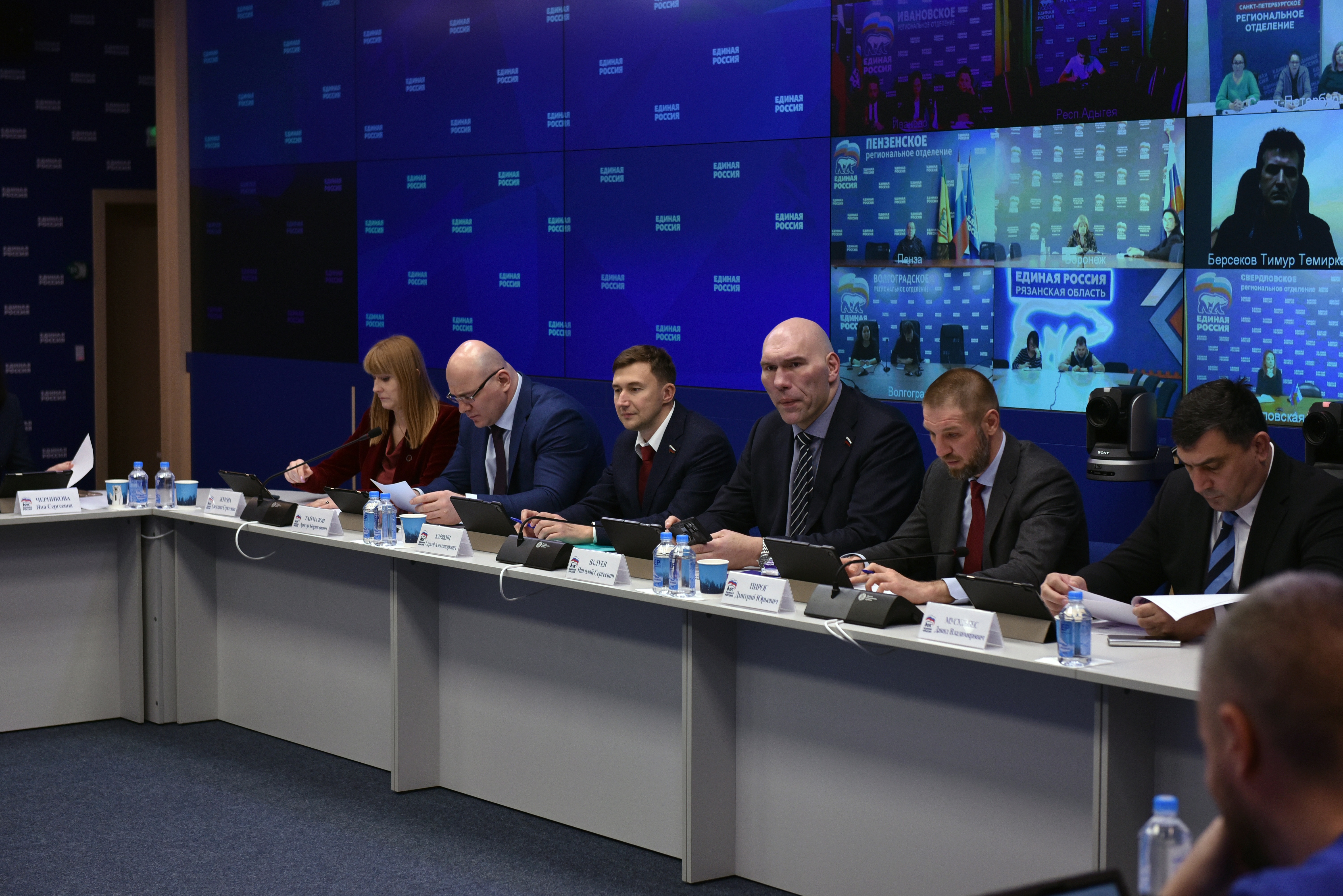 «Единая Россия» запустила пятый сезон марафона «Сила России»: участники смогут тренироваться со знаменитыми спортсменами и внести предложения в Народную программу