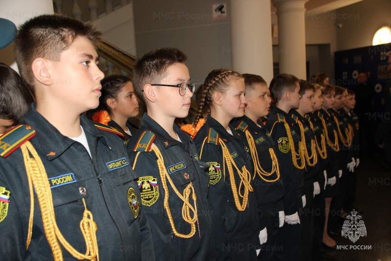 22 воспитанника профильного класса получили береты кадета МЧС России