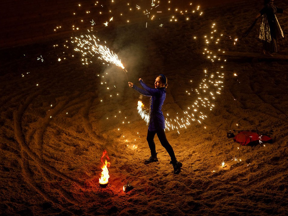 Подростки в Красноармейске терроризируют прохожих петардами: что им грозит?