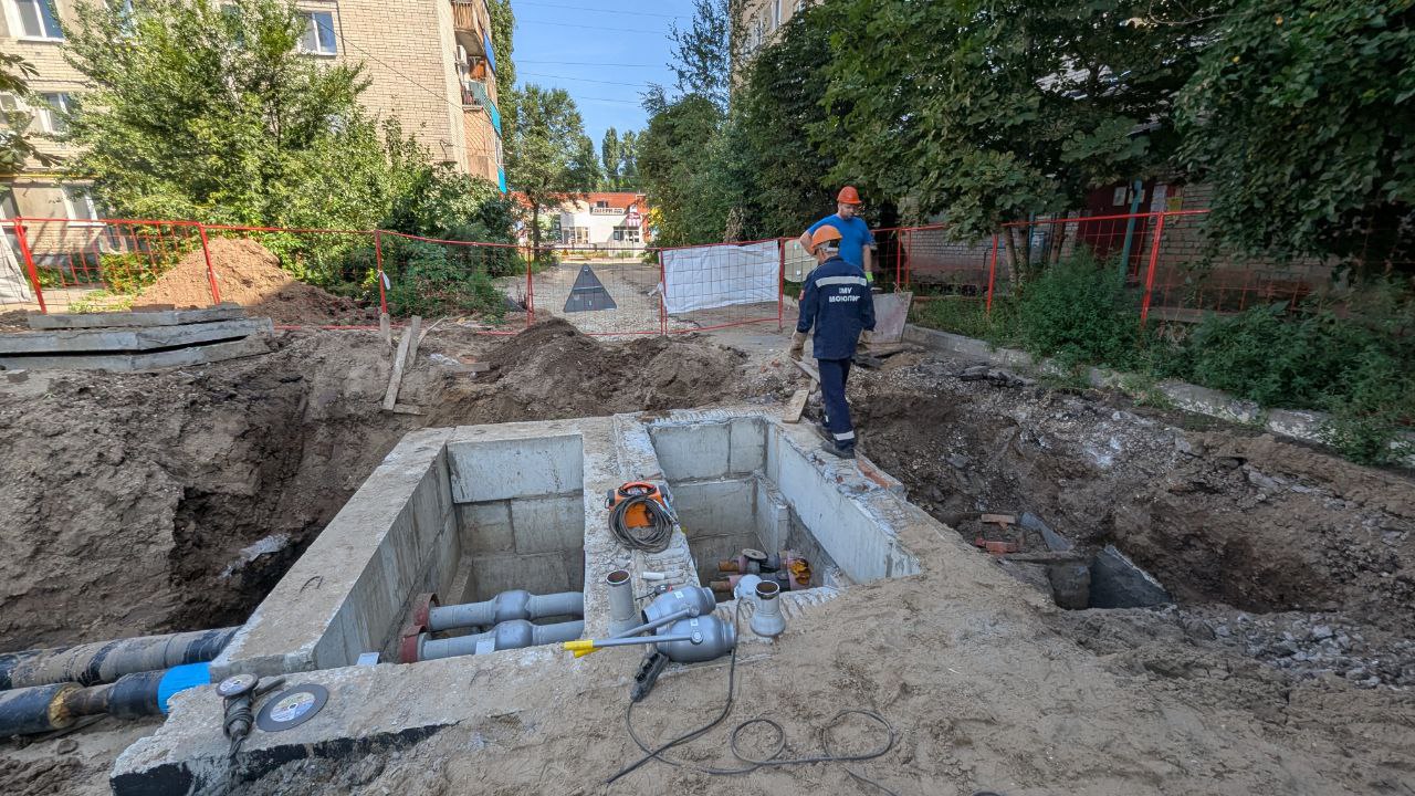 Сергей Барулин вместе с министром строительства и ЖКХ области Михаилом Бутылкиным осмотрел работы, которые выполняются в рамках концессионного соглашения