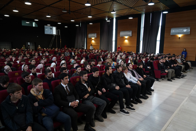 Сотрудники Управление Минюста России по Чеченской Республике провели встречу со студентами Чеченского государственного университета им. А.А. Кадырова.