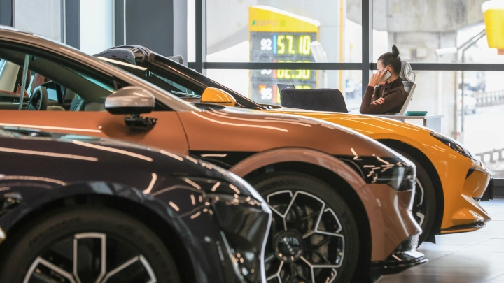 Китайские автосалоны массово закрываются в России: Какая судьба ждёт авторынок страны