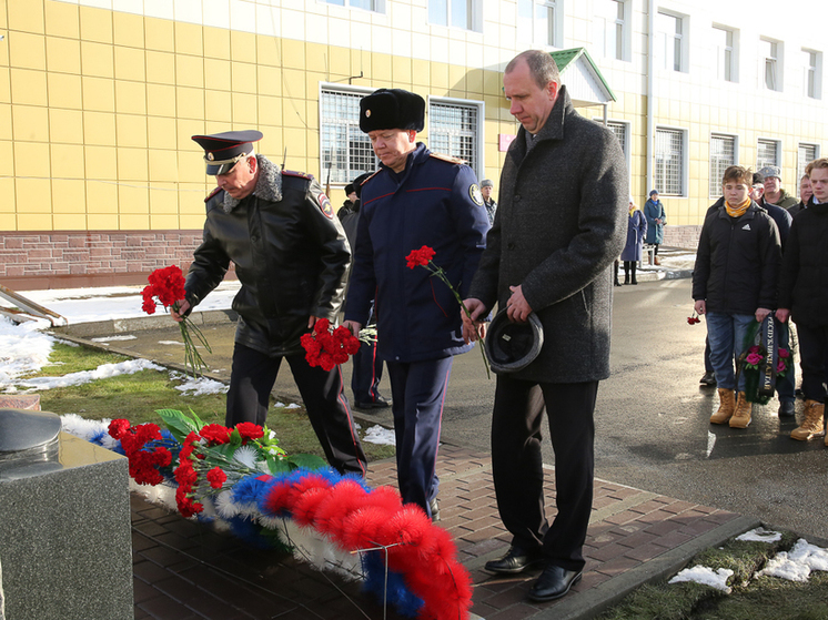 В Горно-Алтайске открыли мемориал, посвященный сотрудникам ОМОН и СОБР