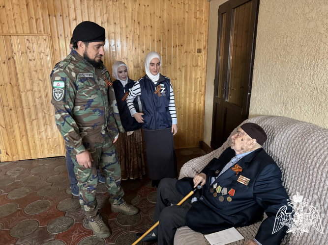 Росгвардейцы совместно с представителями регионального Фонда «За – правду» посетили ветерана ВОВ в Ингушетии