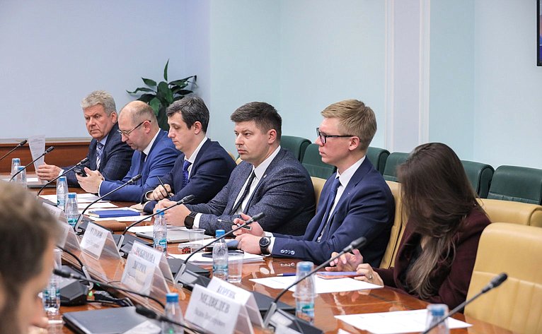 Круглый стол Комитета СФ по экономической политике на тему «Автономные транспортные средства: от испытаний к интеграции в правовое поле РФ»