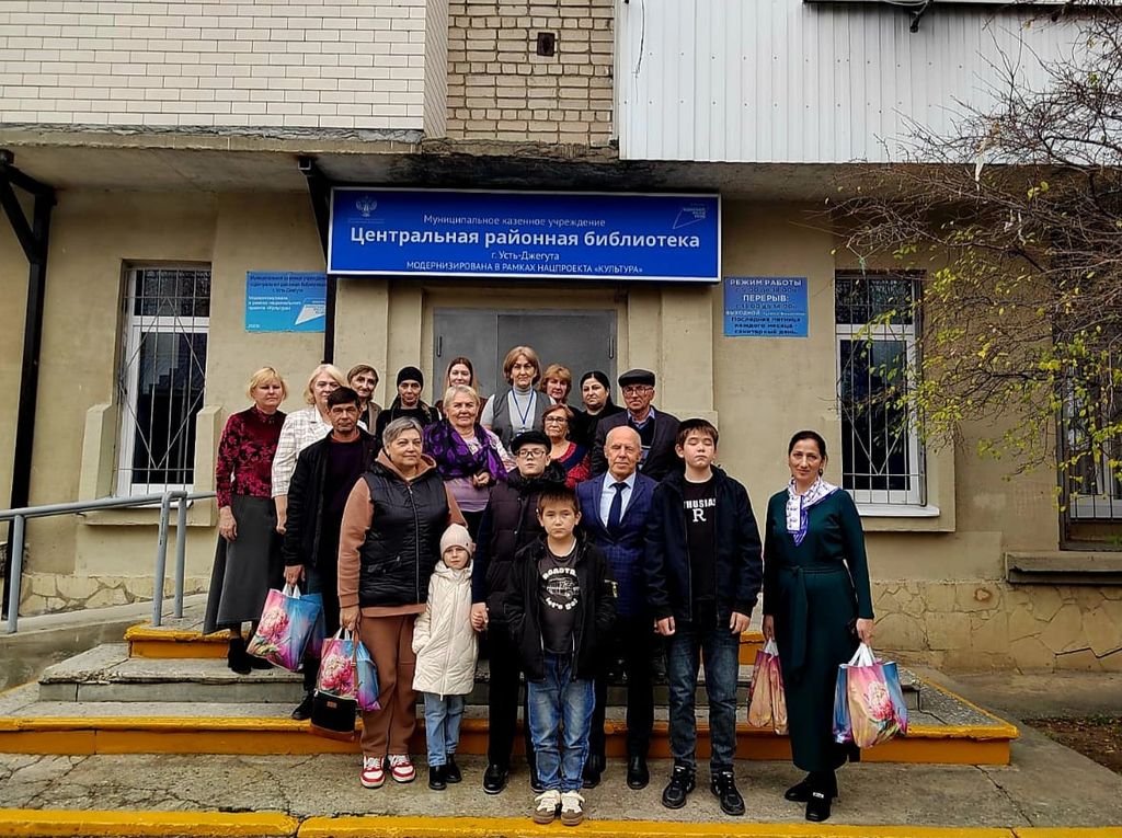 общее фото на цлице