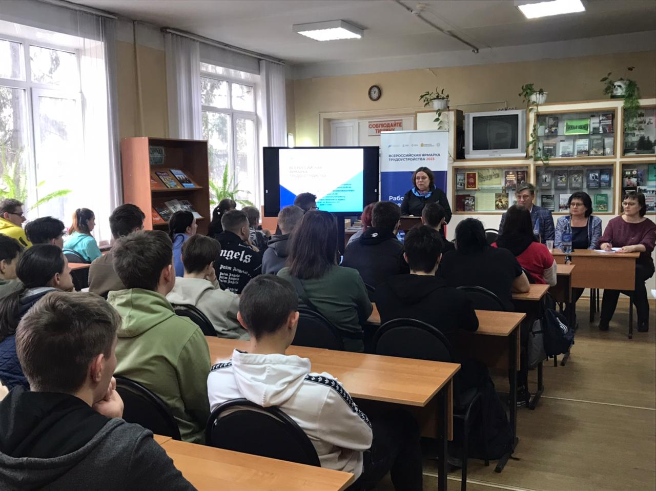 центр занятости населения. кузнецкая биржа труда. биржа труда ленинск-кузнецкий. кузнецкая биржа труда. биржа труда города прокопьевска.