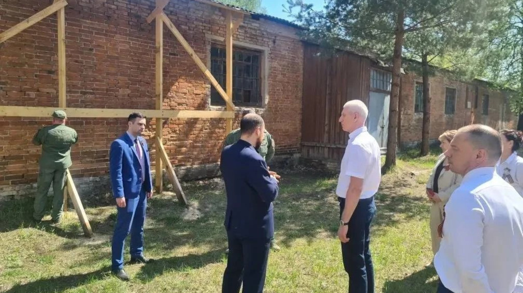 Депутат Госдумы Олег Матыцин посетил будущий мемориал «Дулаг-142» в Брянске