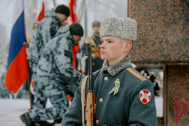 На Невском пятачке сотрудники и военнослужащие Росгвардии почтили память павших защитников Ленинграда