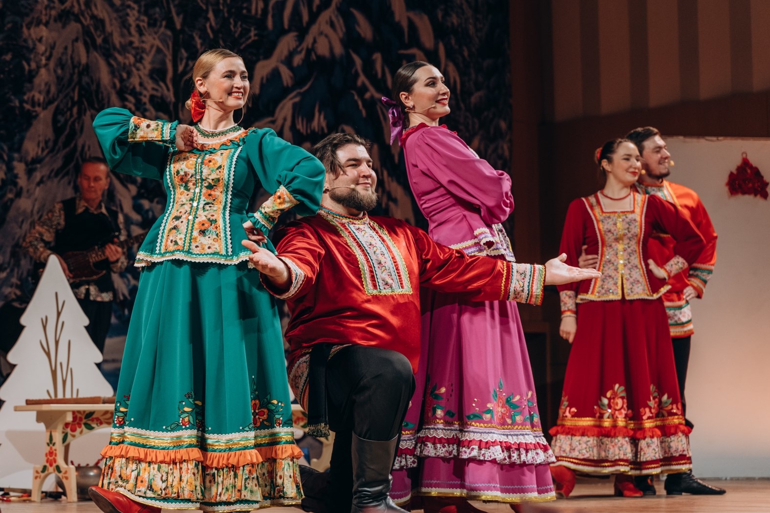 Красноярский государственный ансамбль песни «КрасА» отправится на ...