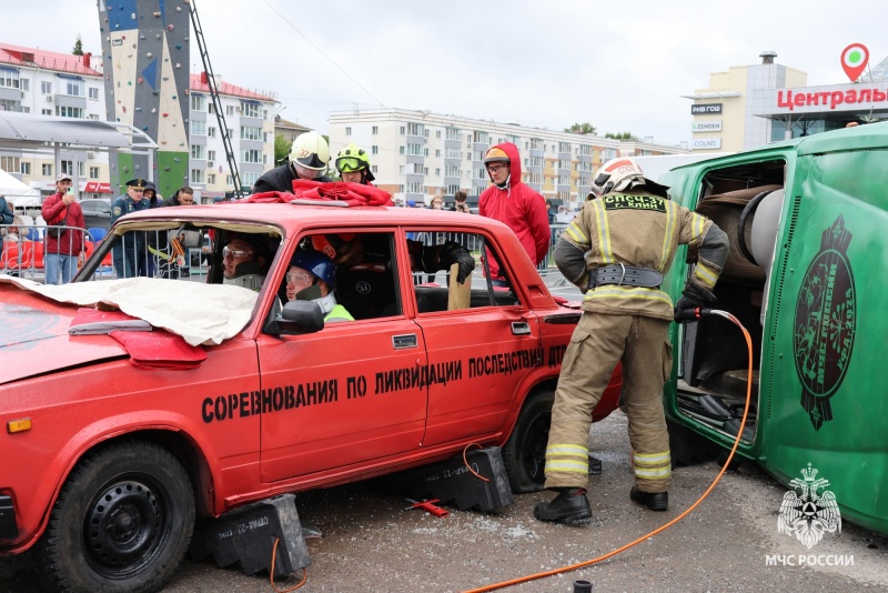 В Республике Башкортостан прошли соревнования на лучшую команду МЧС России по ликвидации ДТП