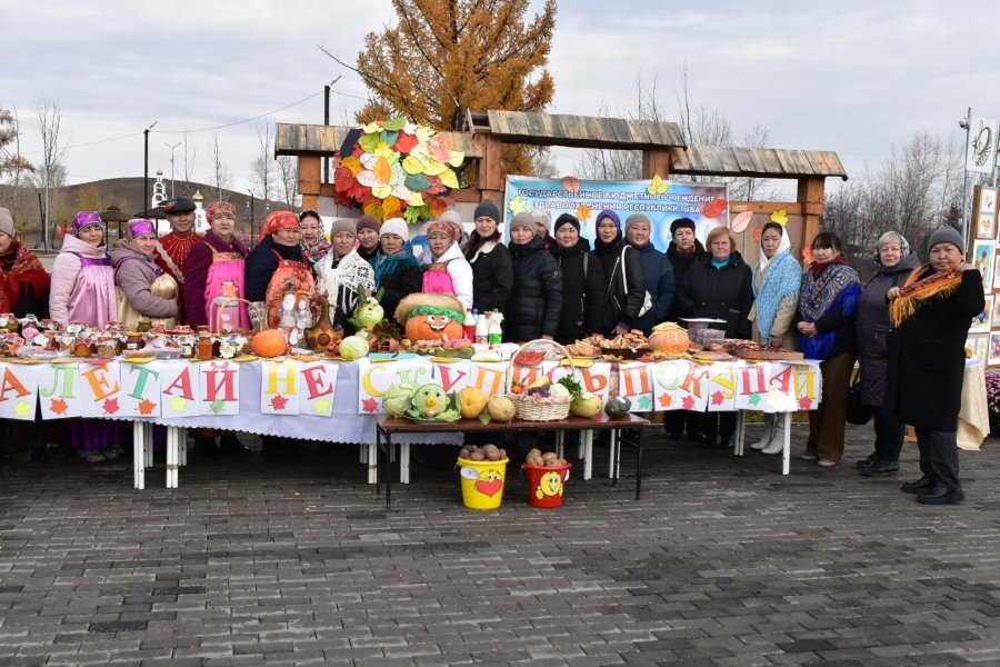 В Пий-Хемском районе Тувы на сельхозярмарке нашли самую тяжелую картофелину весом в 1,5 кг