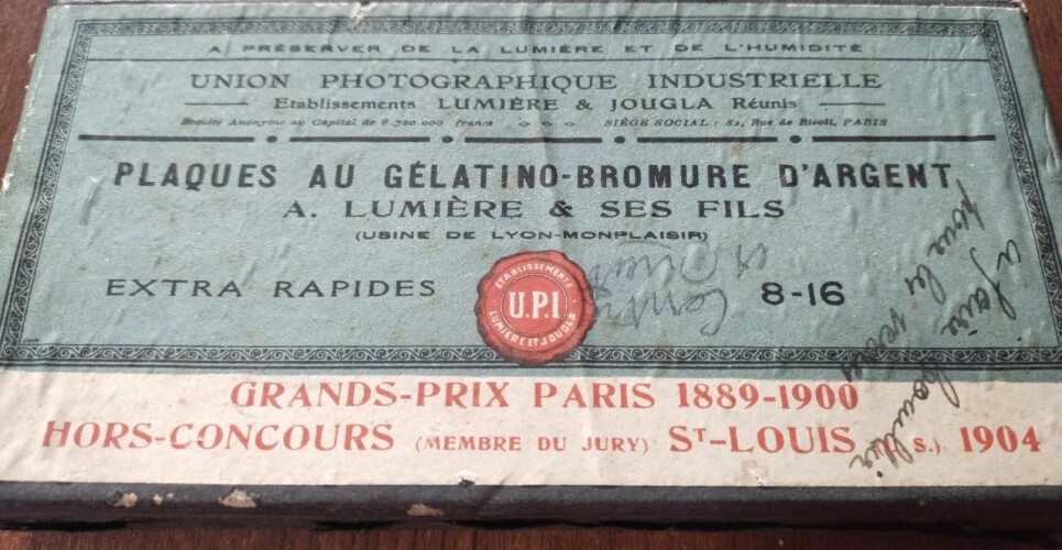 Предвещая фотоплёнку – в фондах новгородского Киномузея появился уникальный французский экспонат