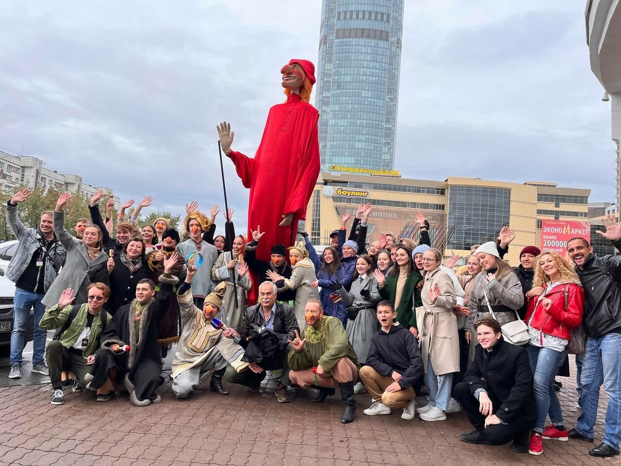 Петрушка великий. Фестиваль "коляда-plays". Фестиваль екатеринбург. Коляда plays. Театральные фестивали екатеринбурга.