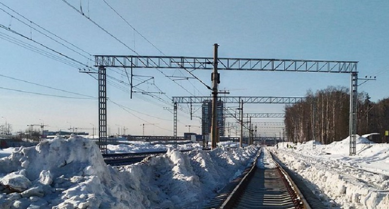 Поезд самара бузулук. Железная дорога Сибай Подольск Новорудная. Крыша железнодорожной остановки. Новая дорога от города Железнодорожный.