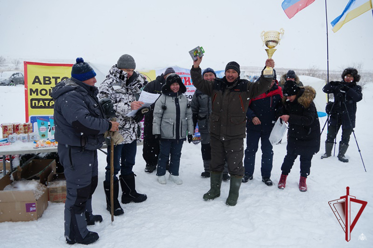 В Бурятии росгвардейцы стали победителями в турнире по ловле рыбы на льду