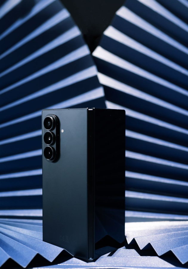 Samsung открывает предзаказ на новое поколение складных смартфонов и умных часов