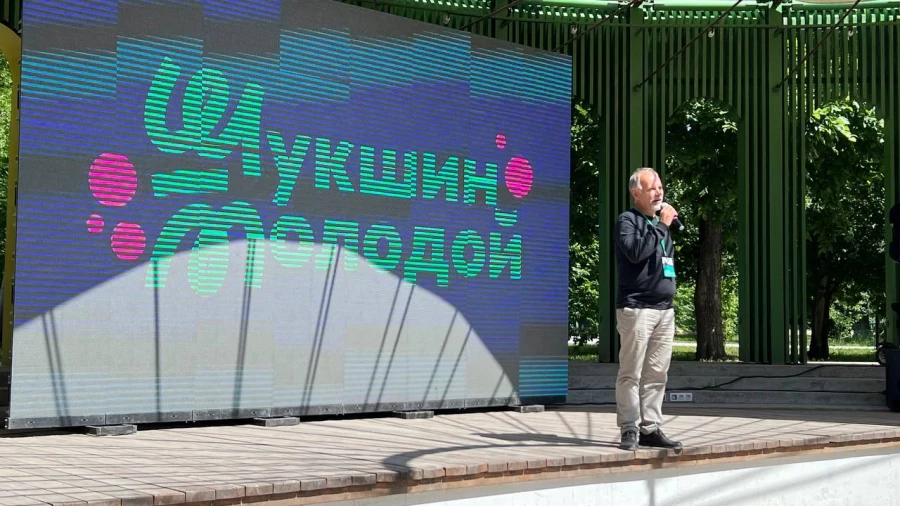 Показ фильма "Калина горькая" в парке "Изумрудный"