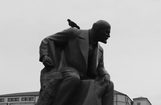 Художник Тугаринов оценил создание скейт-парка на памятнике Ленину на Урале