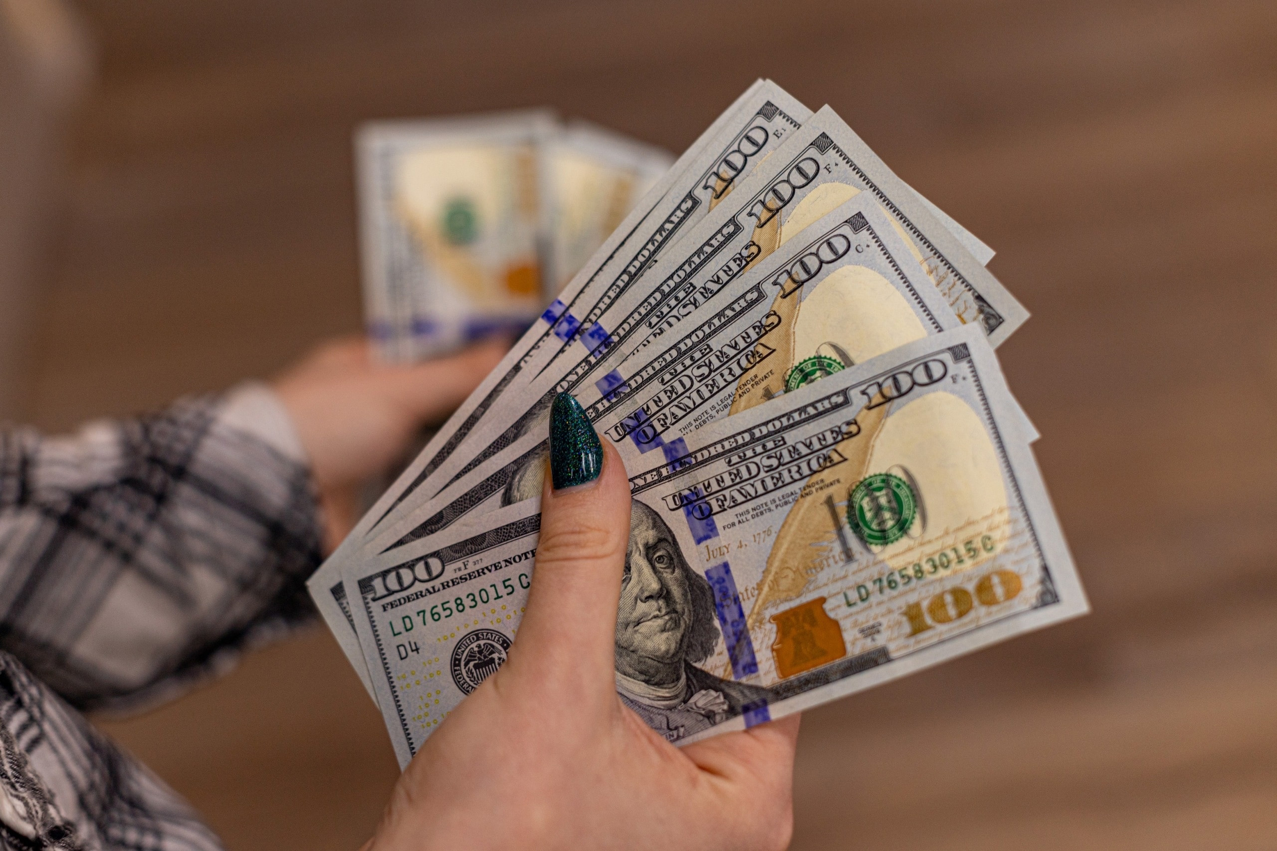 Прекращают покупать валюту на внутреннем рынке. Kurs. Доллар евро рубль. Валютные операции. Обменивать деньги.