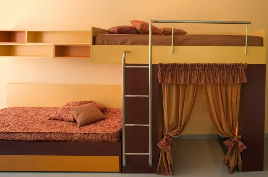 Возможно ли использование детьми личных спальных. Эпиона кровать 2 двухъярусная. Двухъярусная кровать для двоих детей. Угловая двухэтажная кровать. Двухъярусная кровать для взрослых.