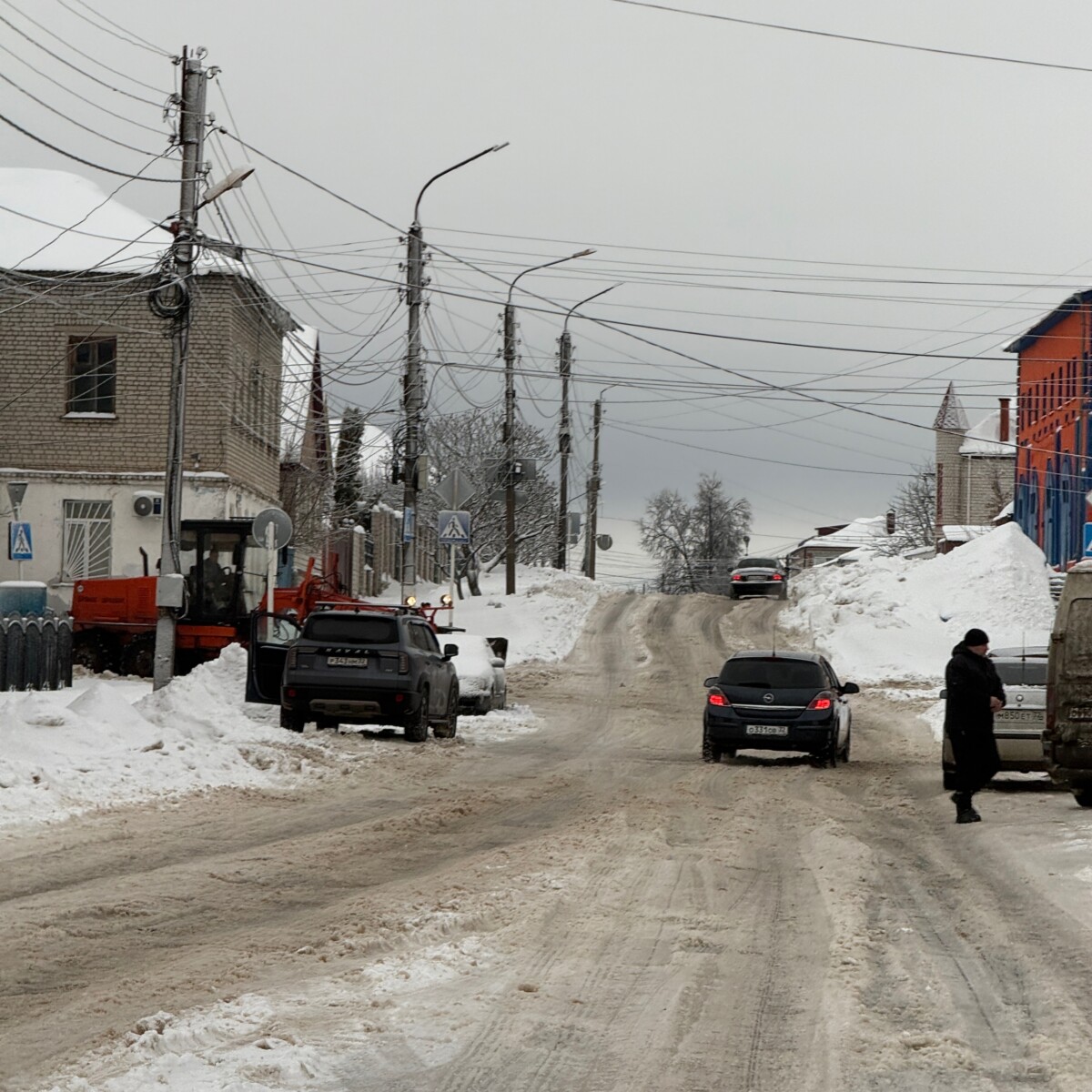 Придорожными сугробами покрылся Новозыбков Брянской области