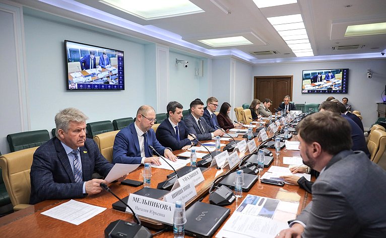 Круглый стол Комитета СФ по экономической политике на тему «Автономные транспортные средства: от испытаний к интеграции в правовое поле РФ»