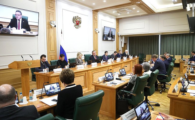 Расширенное заседание Комиссии Совета Федерации по мониторингу законодательства Российской Федерации в сфере государственного контроля (надзора) и муниципального контроля в РФ на тему «Итоги контрольной (надзорной) деятельности в РФ за 2025 год»