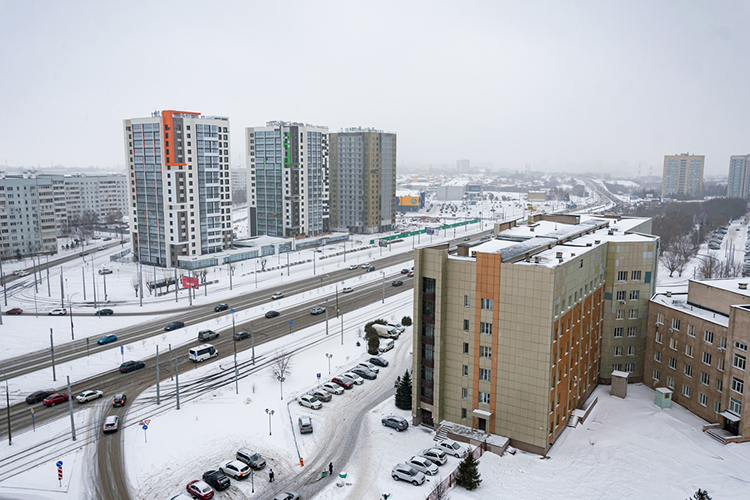 Дом осел выше нормативных показателей, предусмотренных в крупнопанельном домостроении. Параметры осадки, судя по экспертным данным, более чем в 3 раза превышают норматив в 12 см — дом углубился в грунт на 44 сантиметра