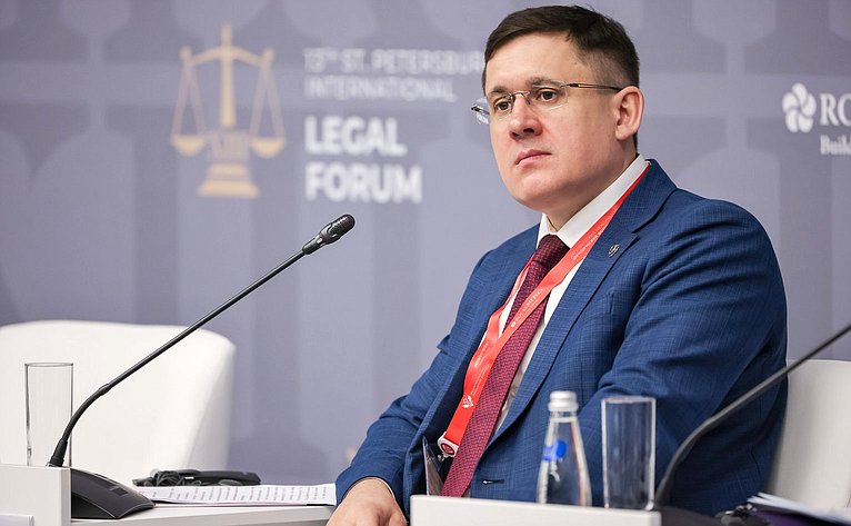 Анна Отке приняла участие в работе XIII Петербургского международного юридического форума