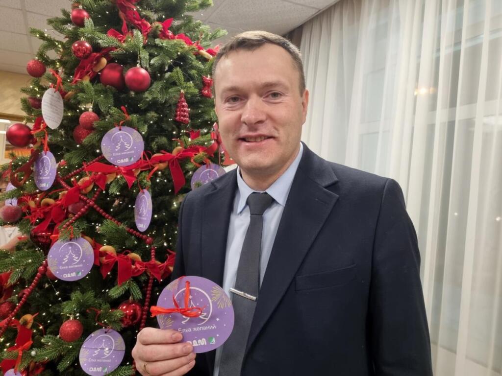 Глава Бердска Семён Лапицкий у «Ёлки желаний»