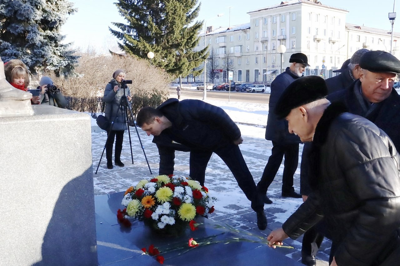 Лыжный пробег марш-бросок. Омск праздник. Исилькульский военкомат Омской области. Фотографии к 35 летию вывода войск из Афганистана. 10 ноября рабочий