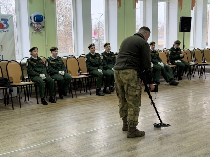 Росгвардейцы провели практическое занятие для участников игры «Зарница 2.0» в рязанской школе № 38
